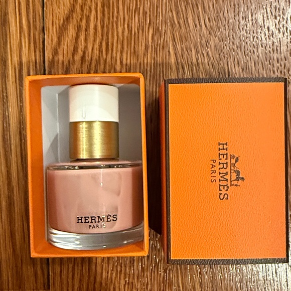 NEW IN BOX Hermes Rose Baltique nail polish - Picture 3 of 3